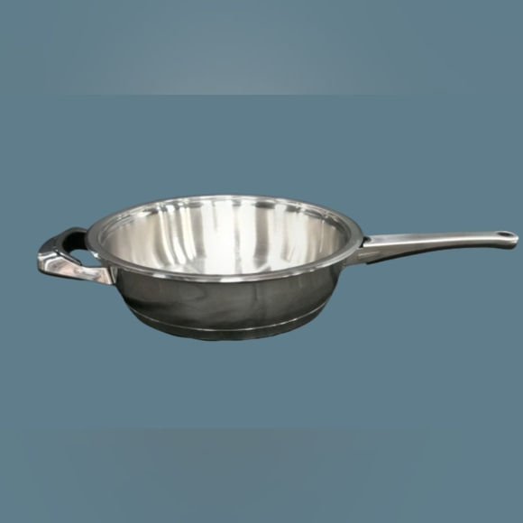*NWOT Nutri-Stahl Large Frying Pan